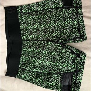 Senita green/black bike shorts